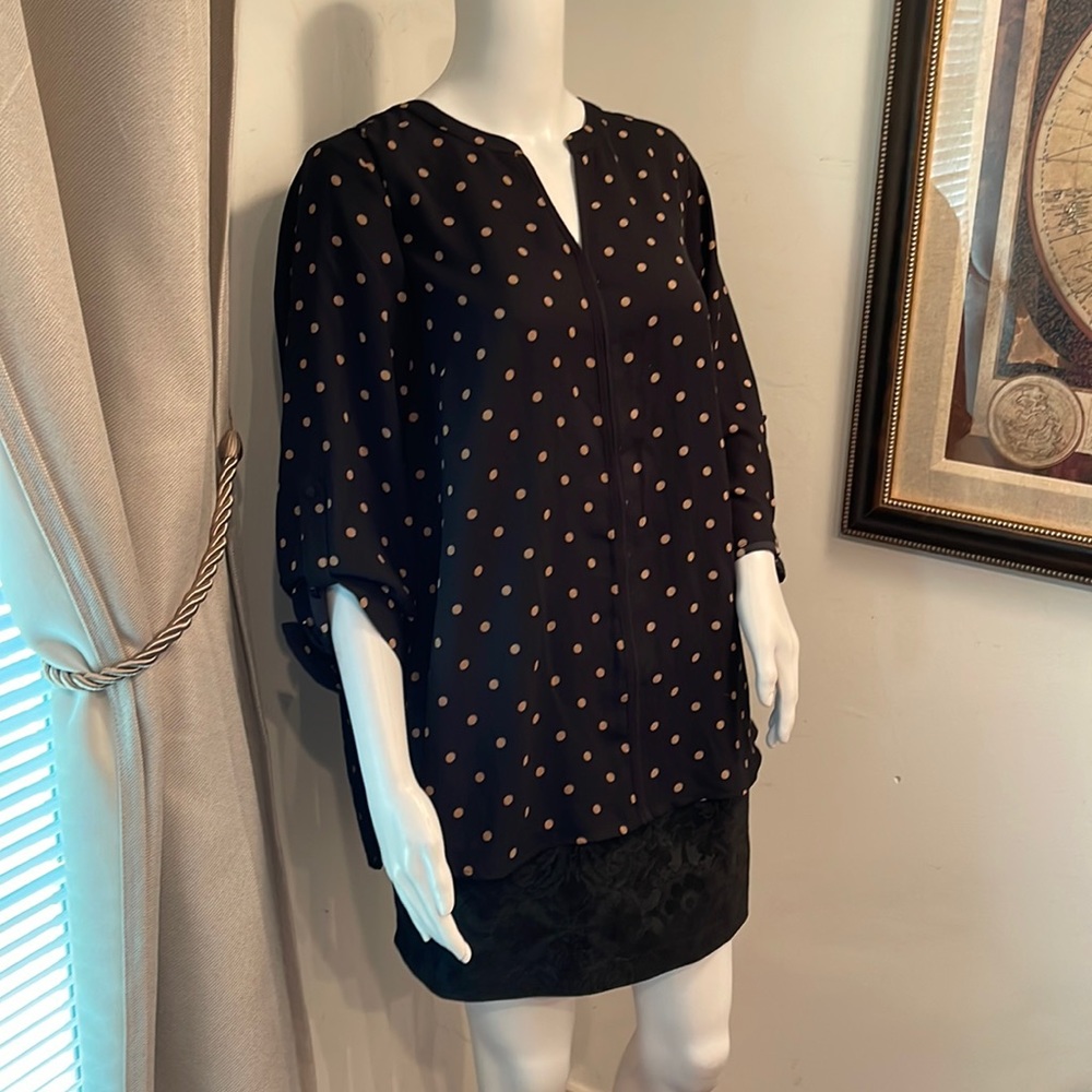 41 HAWTHORN  TOP SIZE 1 X BLACK BACKGROUND TAN